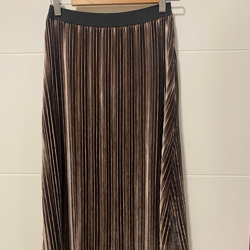 THML clothing felt maxi skirt. New with tags. Size S